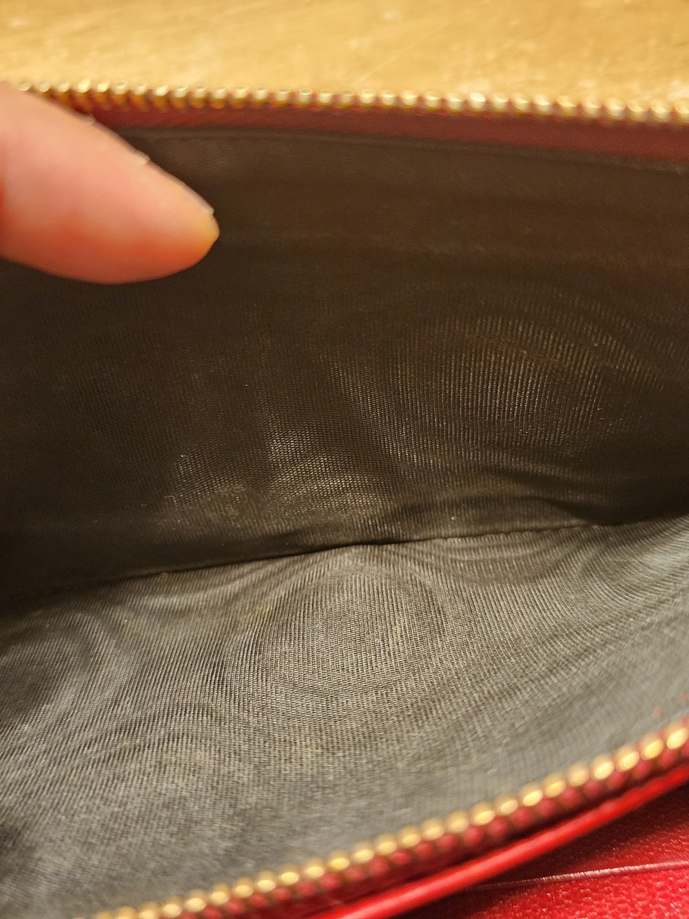 red textured leather Yves Saint Laurent Y-Line wallet gold-tone hardware - Picture 13 of 16